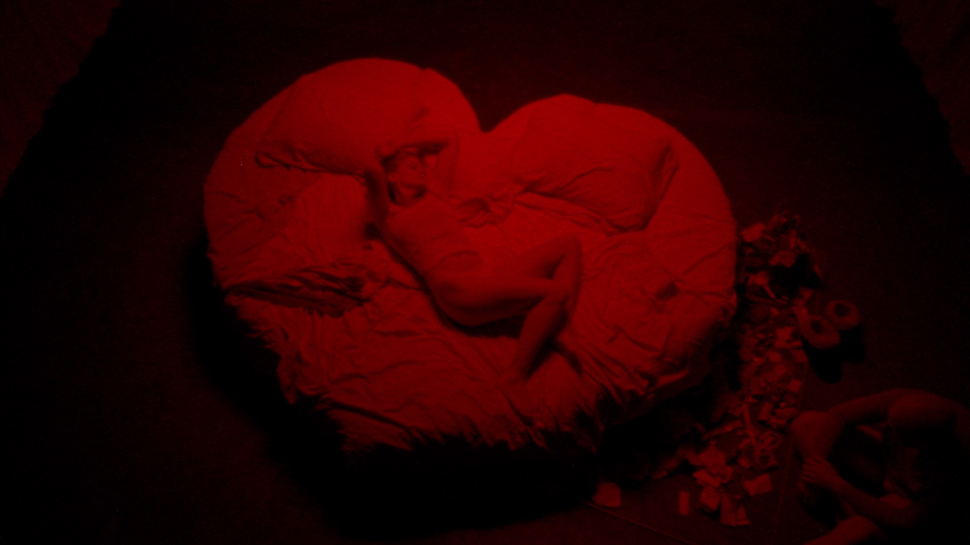 heart shaped bed - BED